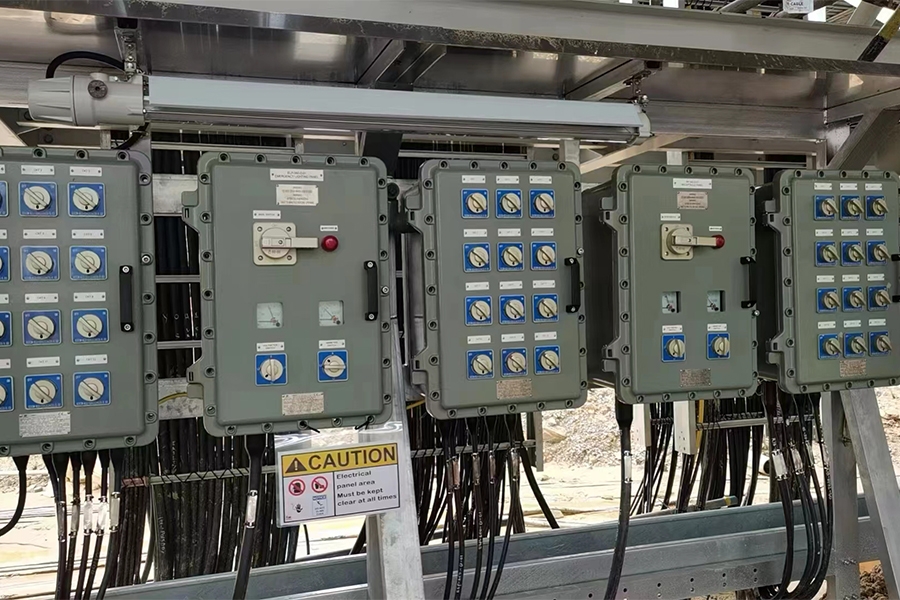 UL Thermostatic outdoor power distribution cabinet
